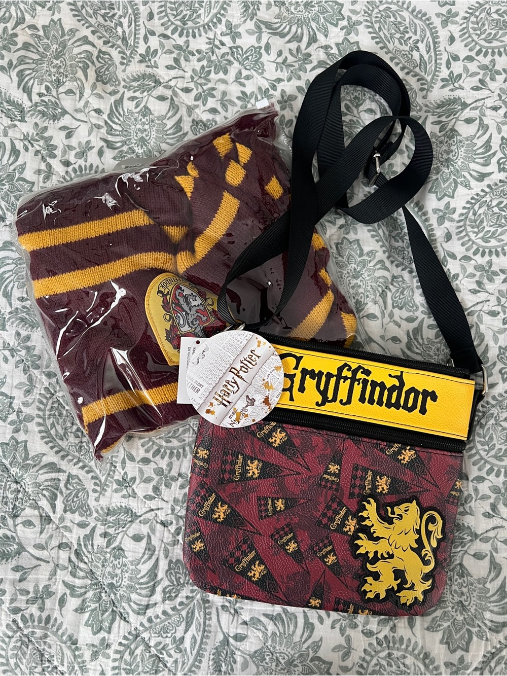 Harry Potter Gryffindor Set, Cross Body Bag & Scarf, NEW